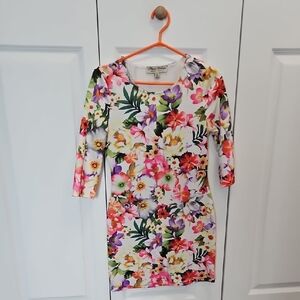 Floral Scoop Neck Bodycon Dress in White with Multicolor Flowers